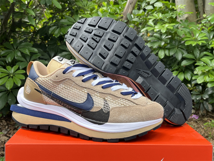 sacai x Nike VaporWaffle  CV1363-102