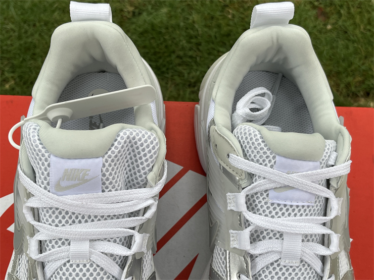 Nike V2K  FD0736-104