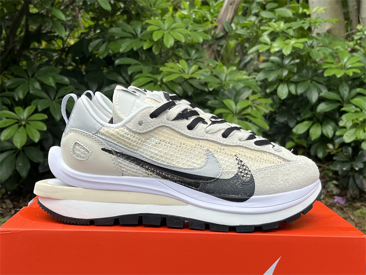 sacai x Nike VaporWaffle CV1363-101
