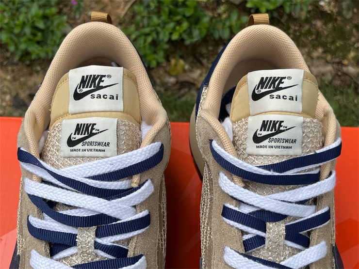 sacai x Nike VaporWaffle  CV1363-102