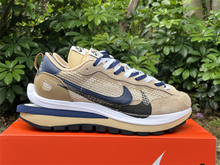 sacai x Nike VaporWaffle  CV1363-102