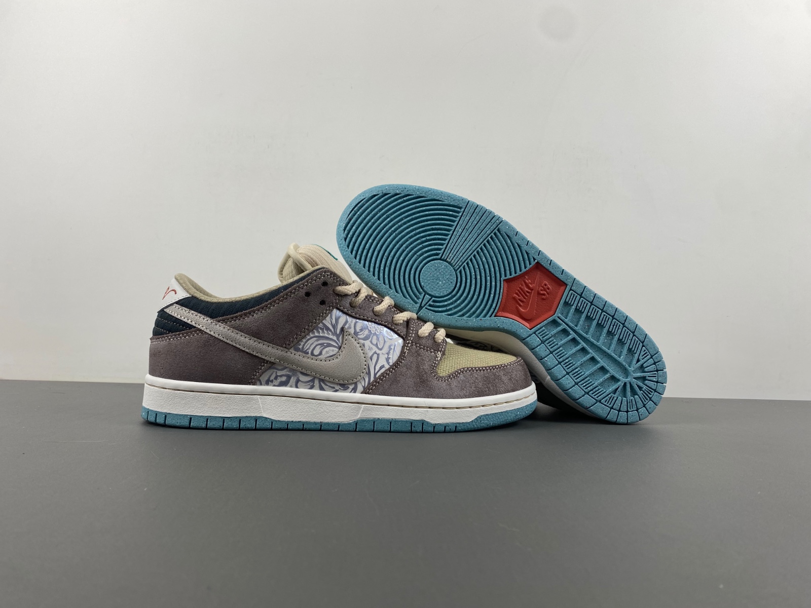 Nike SB Dunk Low “Big Money Savings”