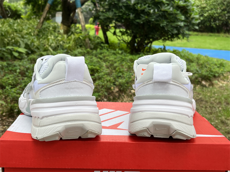 Nike V2K  FD0736-104