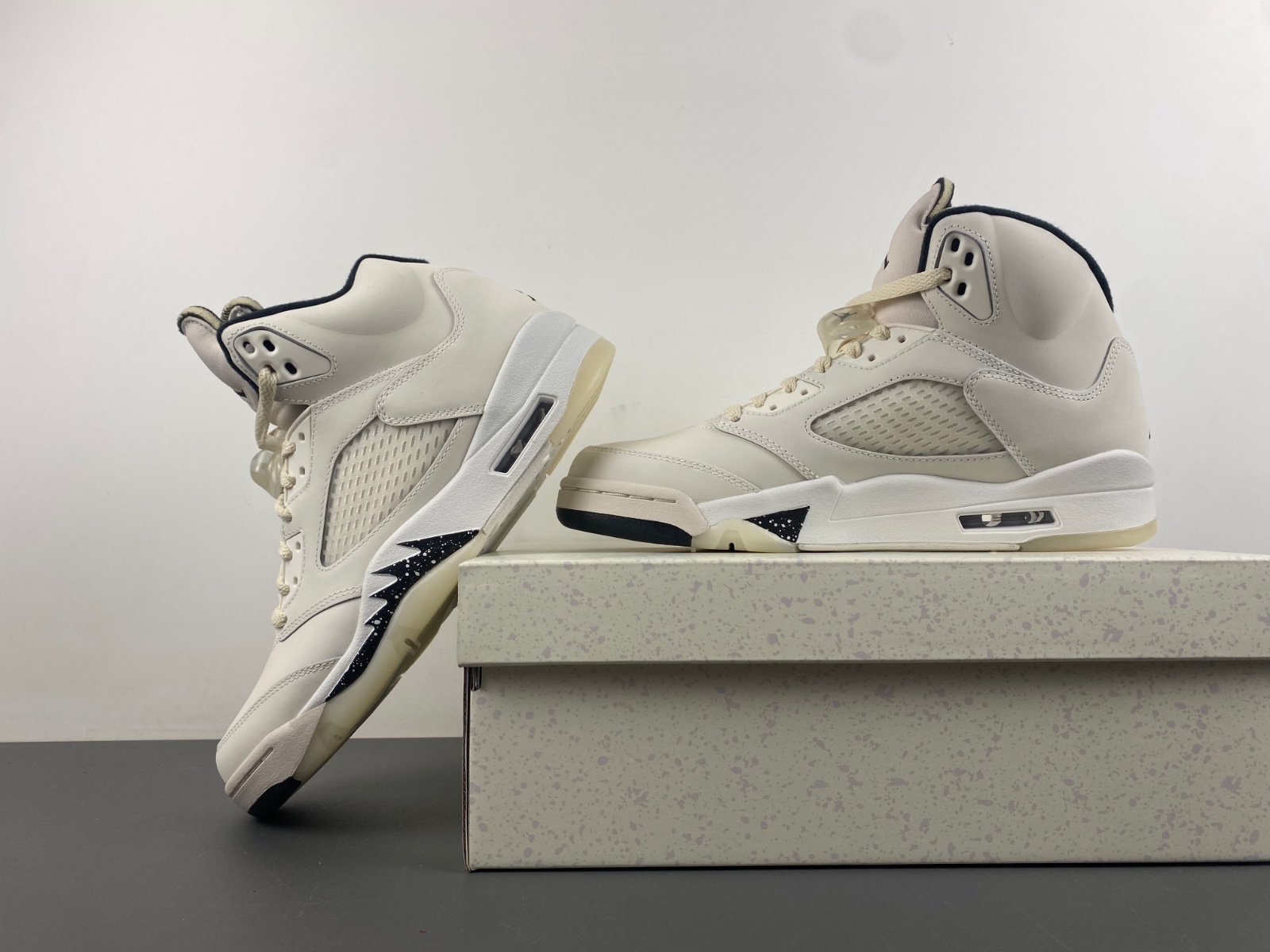 Air Jordan AIR JORDAN 5 RETRO 'WHITE BLACK'