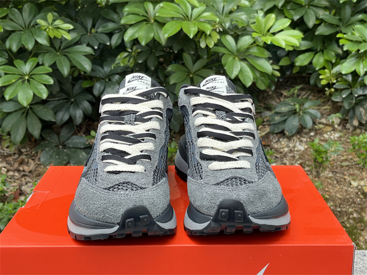 sacai x Nike VaporWaffle  CV1363-103