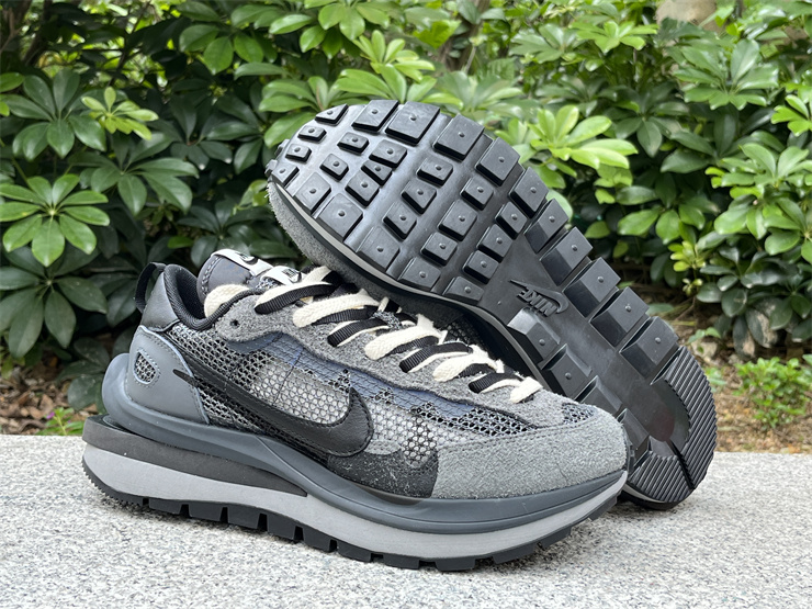 sacai x Nike VaporWaffle  CV1363-103