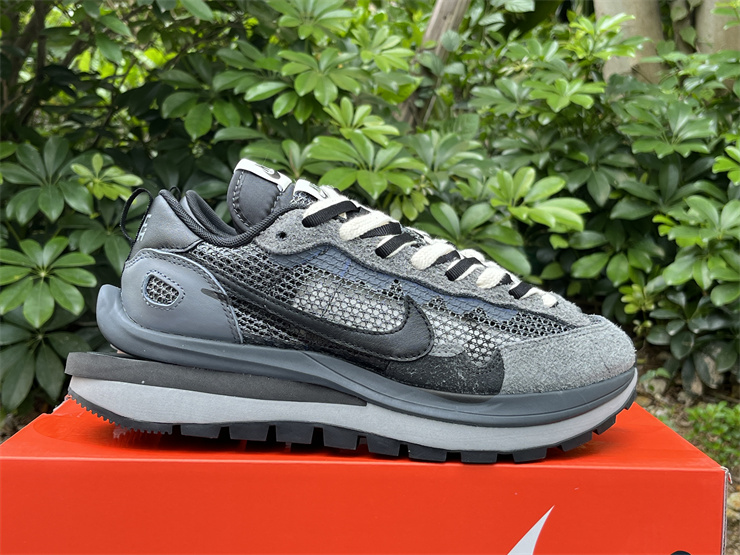 sacai x Nike VaporWaffle  CV1363-103