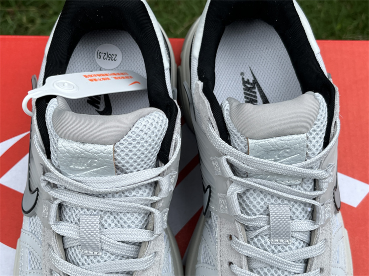 Nike V2K  FN6703-002