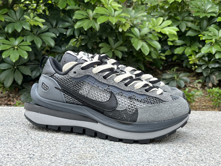 sacai x Nike VaporWaffle  CV1363-103