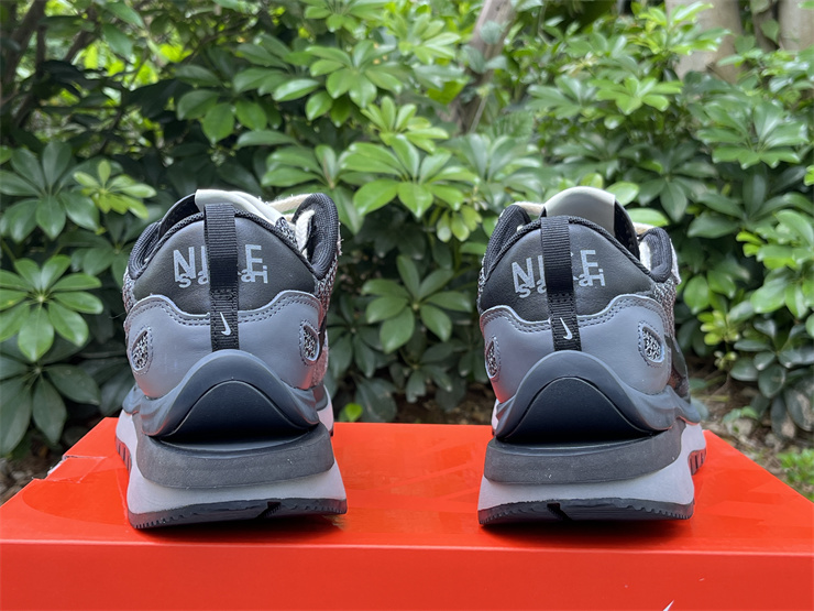 sacai x Nike VaporWaffle  CV1363-103