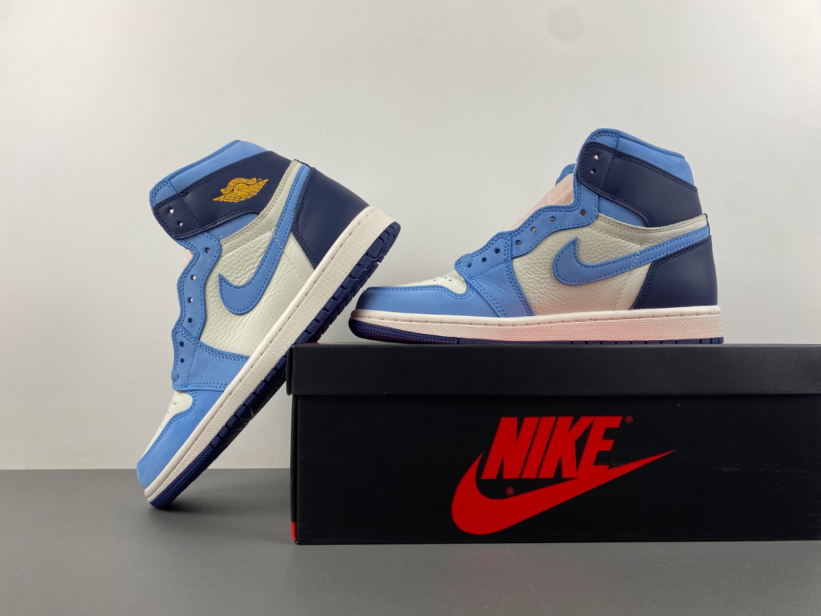 Air Jordan 1 High OG“First in Flight”