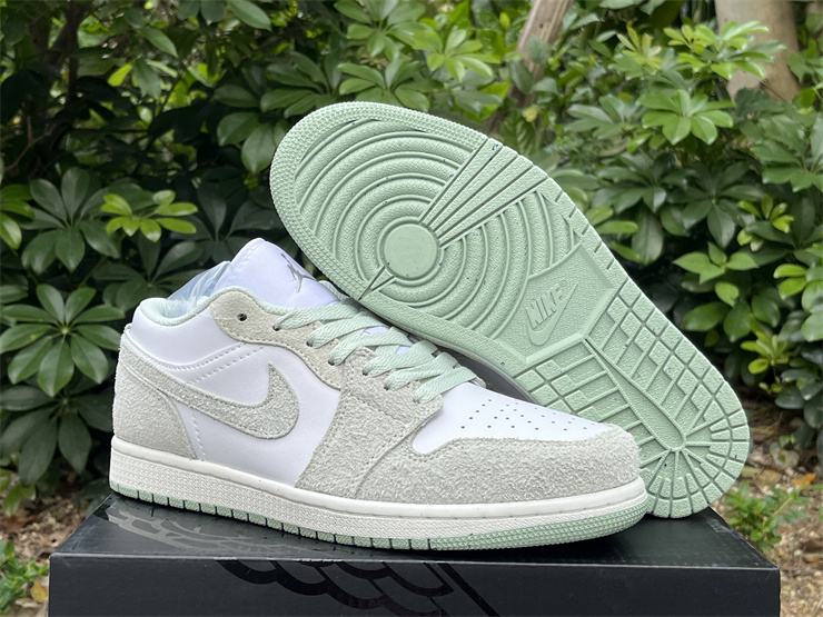 Air Jordan 1 Low  FN5214-131