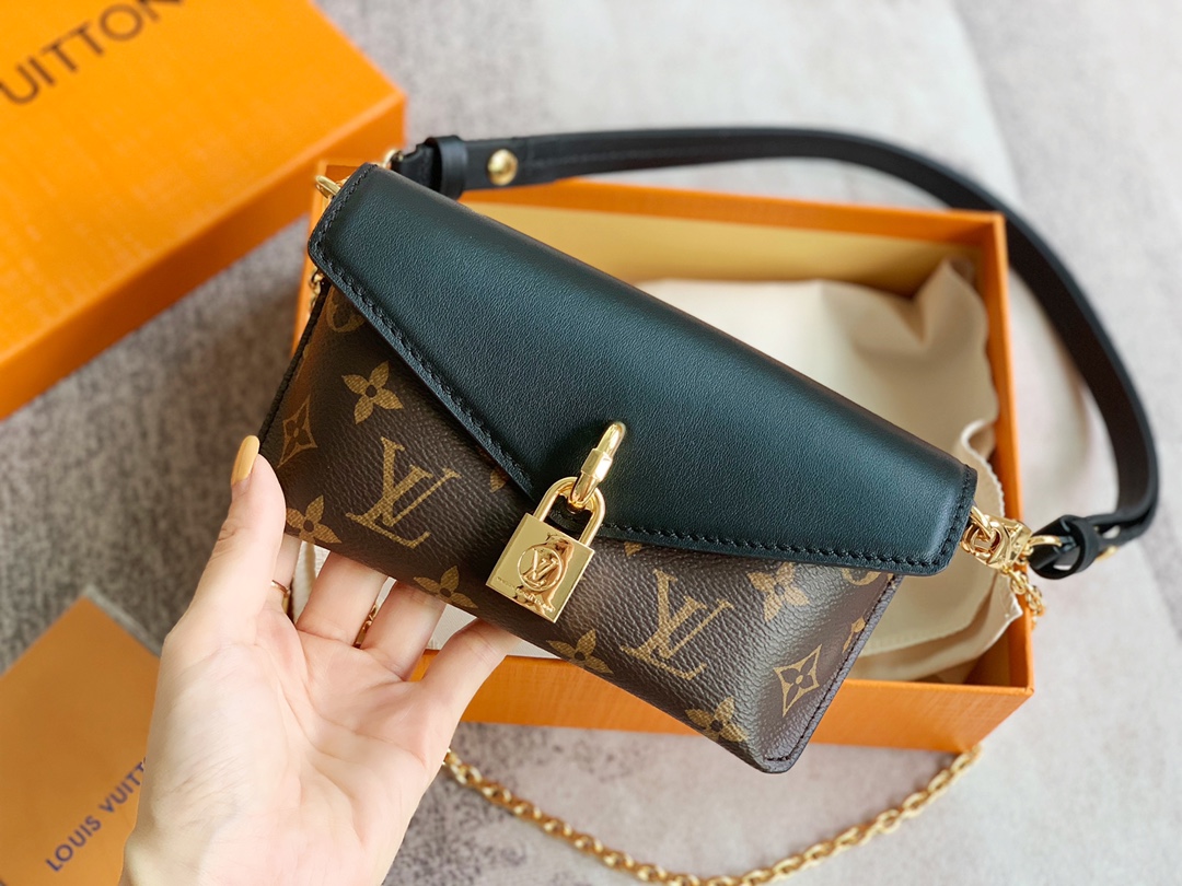 BAG ( 19 x 11 x 3 CM ）