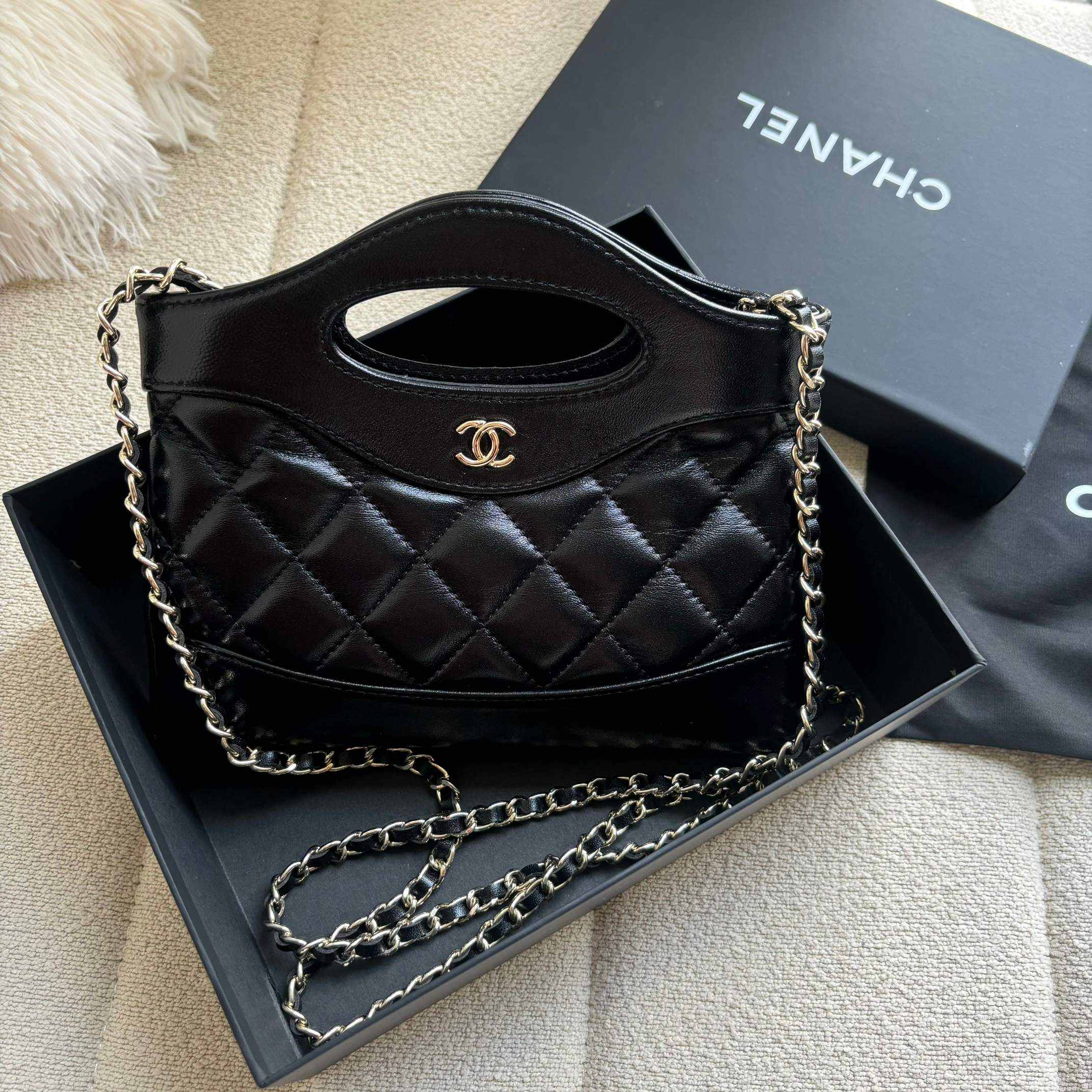 BAG（20.5 × 17.5 cm）