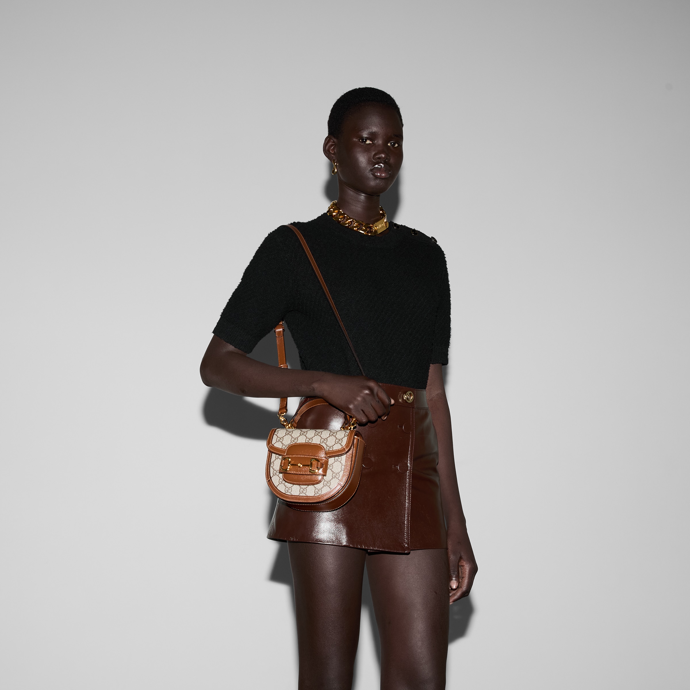 BAG（18 X 15 X 6.5 CM)