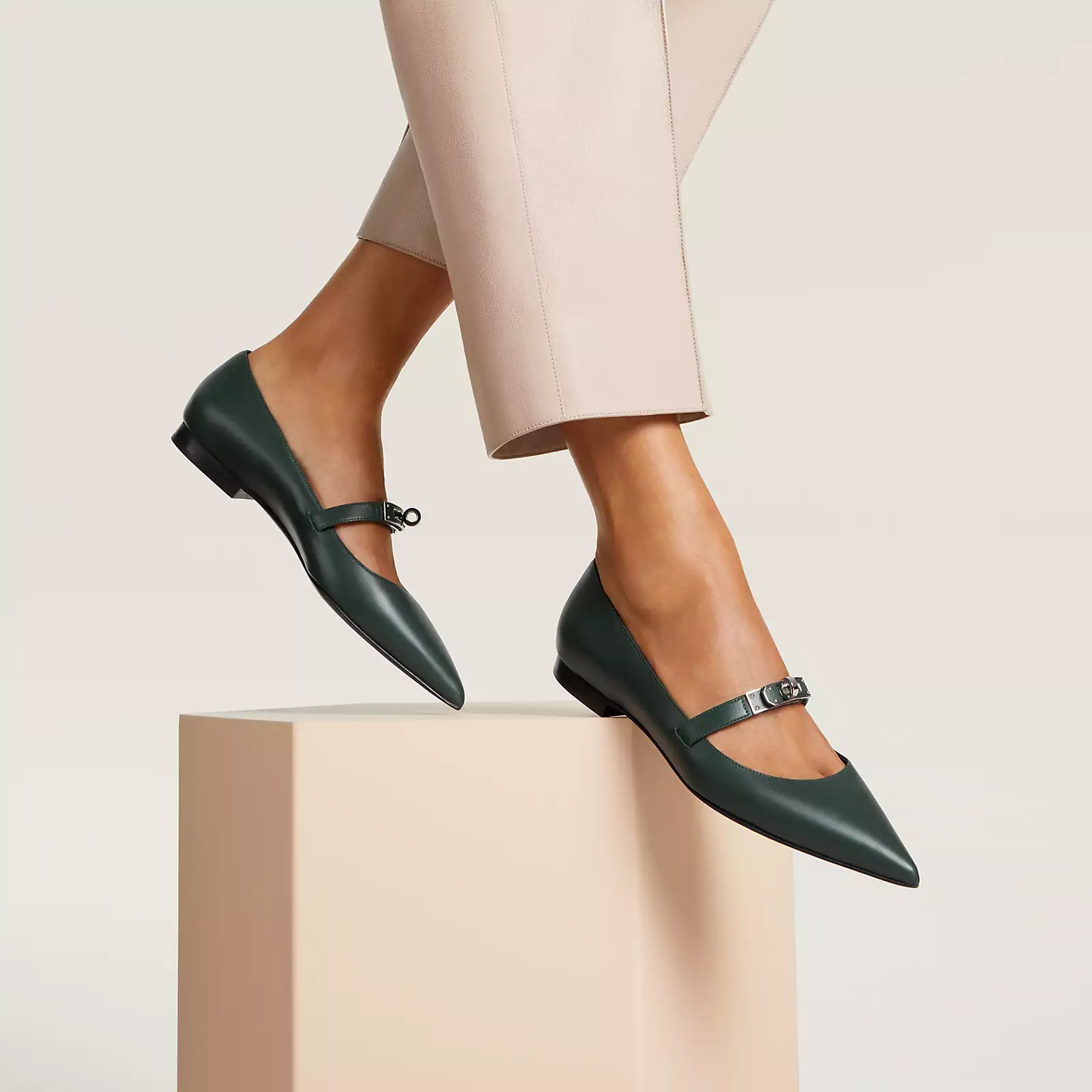Flat shoes