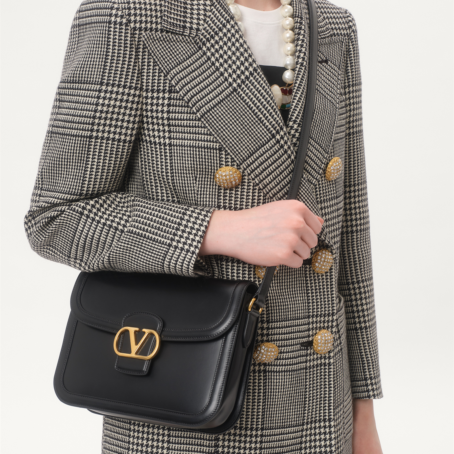 BAG(24.5 x 18.5 x 8 CM)