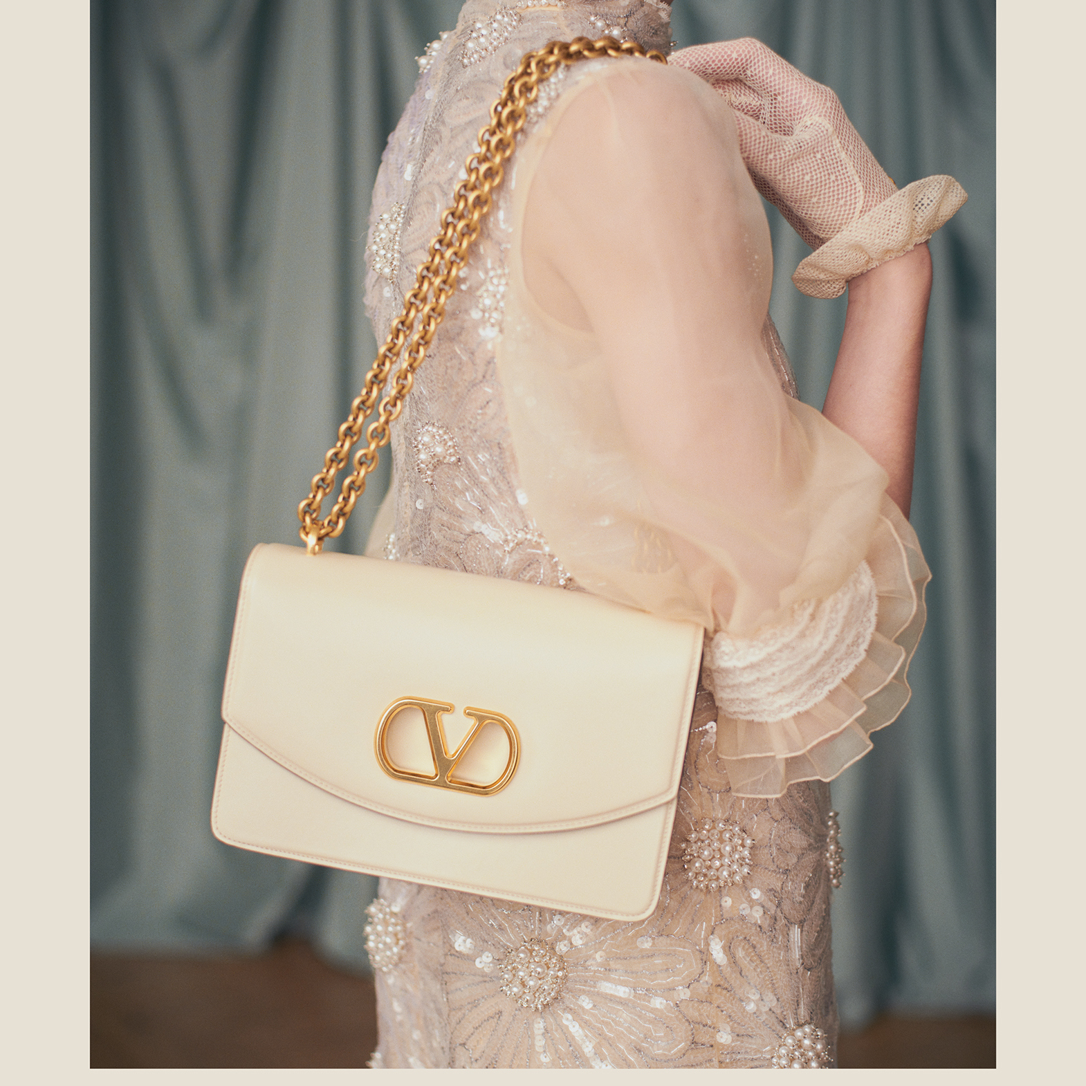 BAG(24  x 16 x 8 CM)