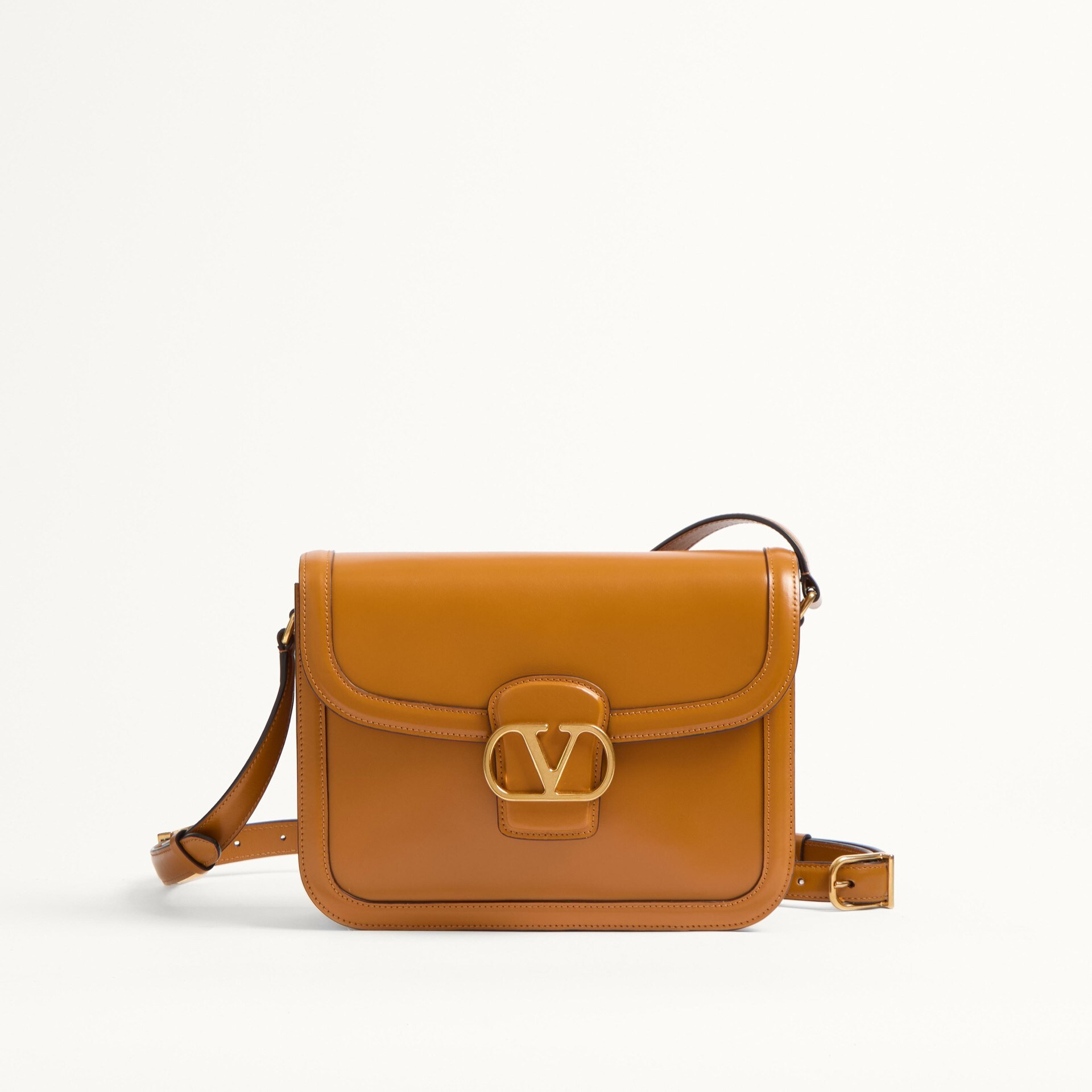 BAG(24.5  x 18.5 x 8 CM)