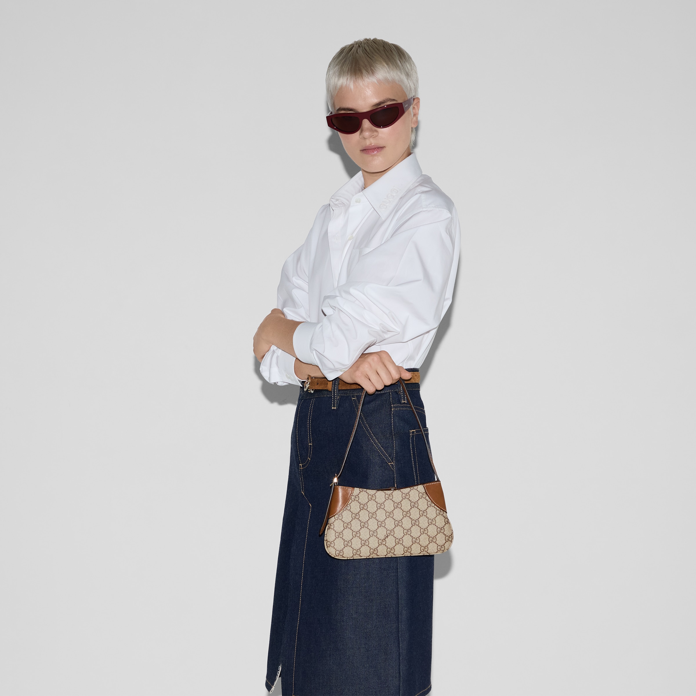 BAG（19-23 X 13 X 2 CM)