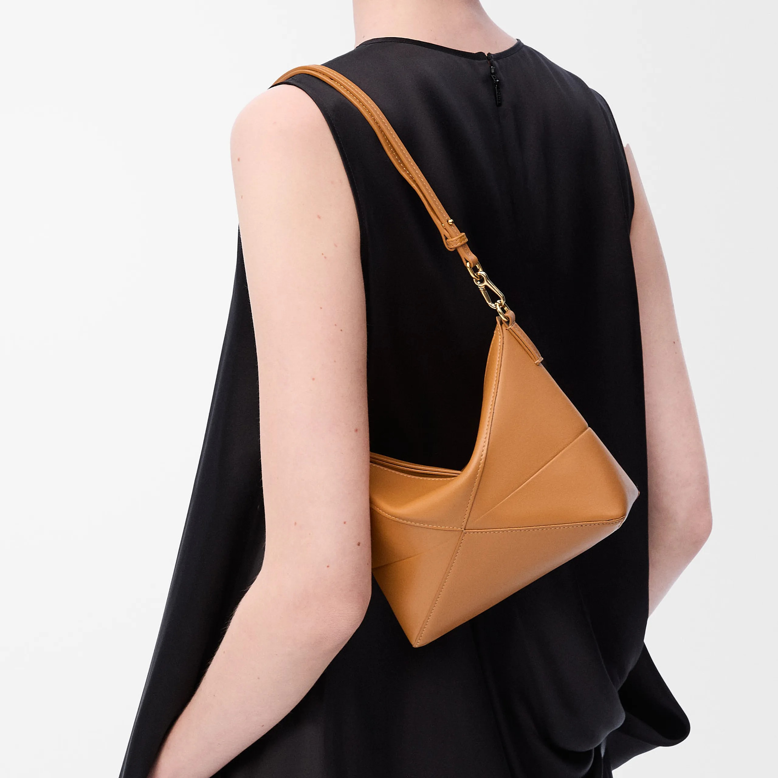 BAG（23 X 15.5 X 6.5 CM）