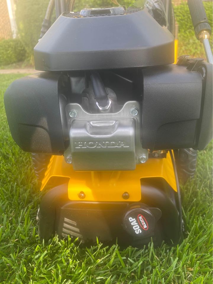 DEWALT 3300 PSI 2.4 GPM Gas Cold Water Pressure Washer with HONDA GCV200 Engine