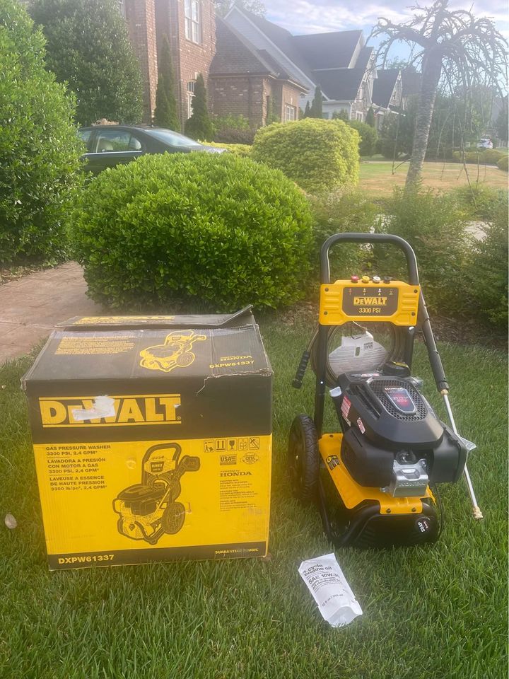 DEWALT 3300 PSI 2.4 GPM Gas Cold Water Pressure Washer with HONDA GCV200 Engine