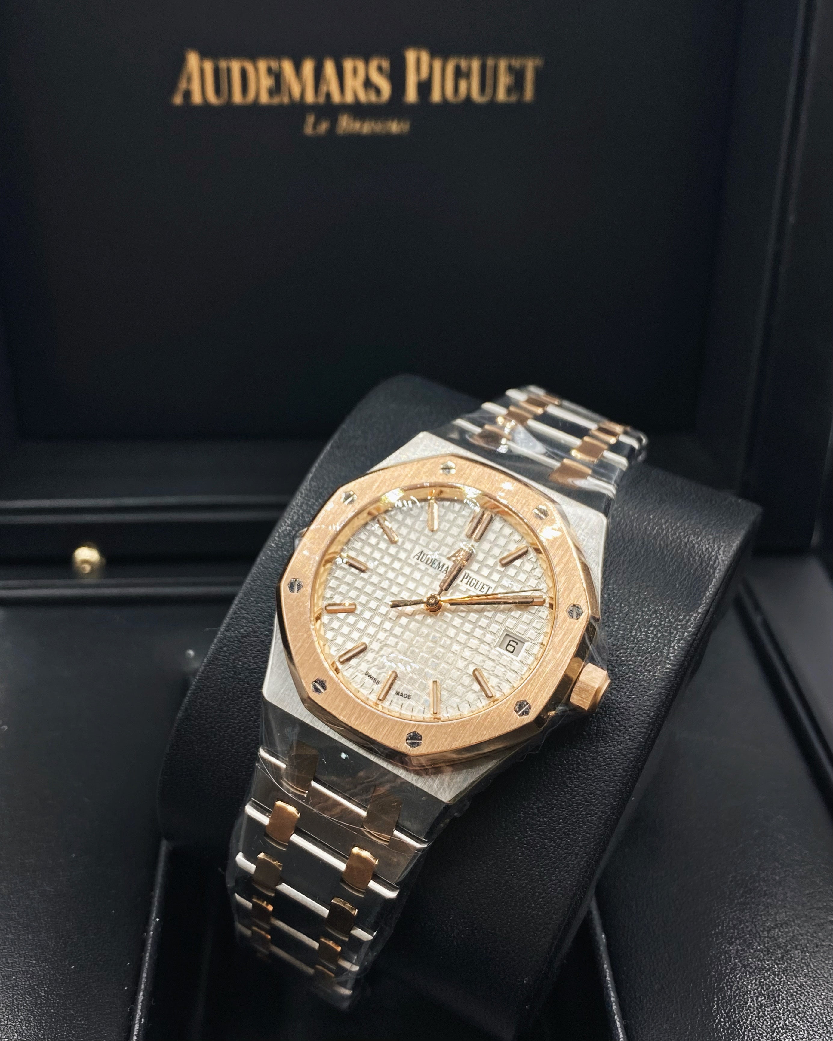 AUDEMARS PIGUET Royal Oak Selfwinding Silver dial, 37mm, Steel and 18k Rose gold,