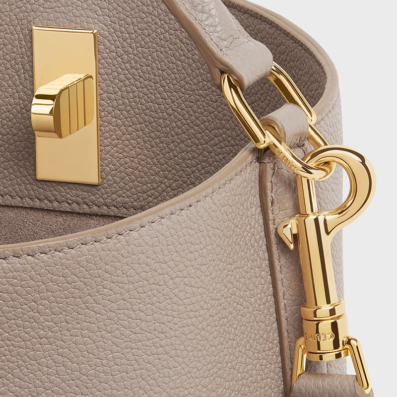 BUCKET 16 BAG IN SUPPLE GRAINED CALFSKIN