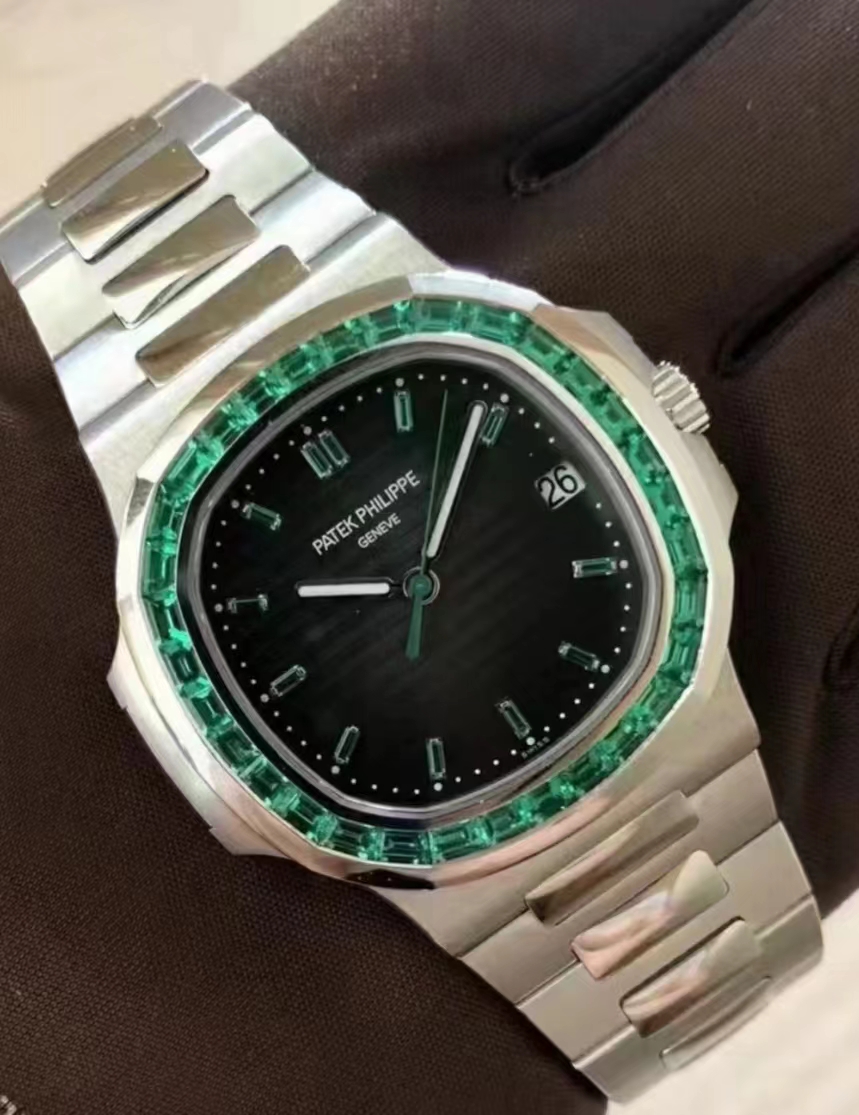PATEK PHILIPPE Aftermarket 5711 Nautilus White Gold with Emeralds