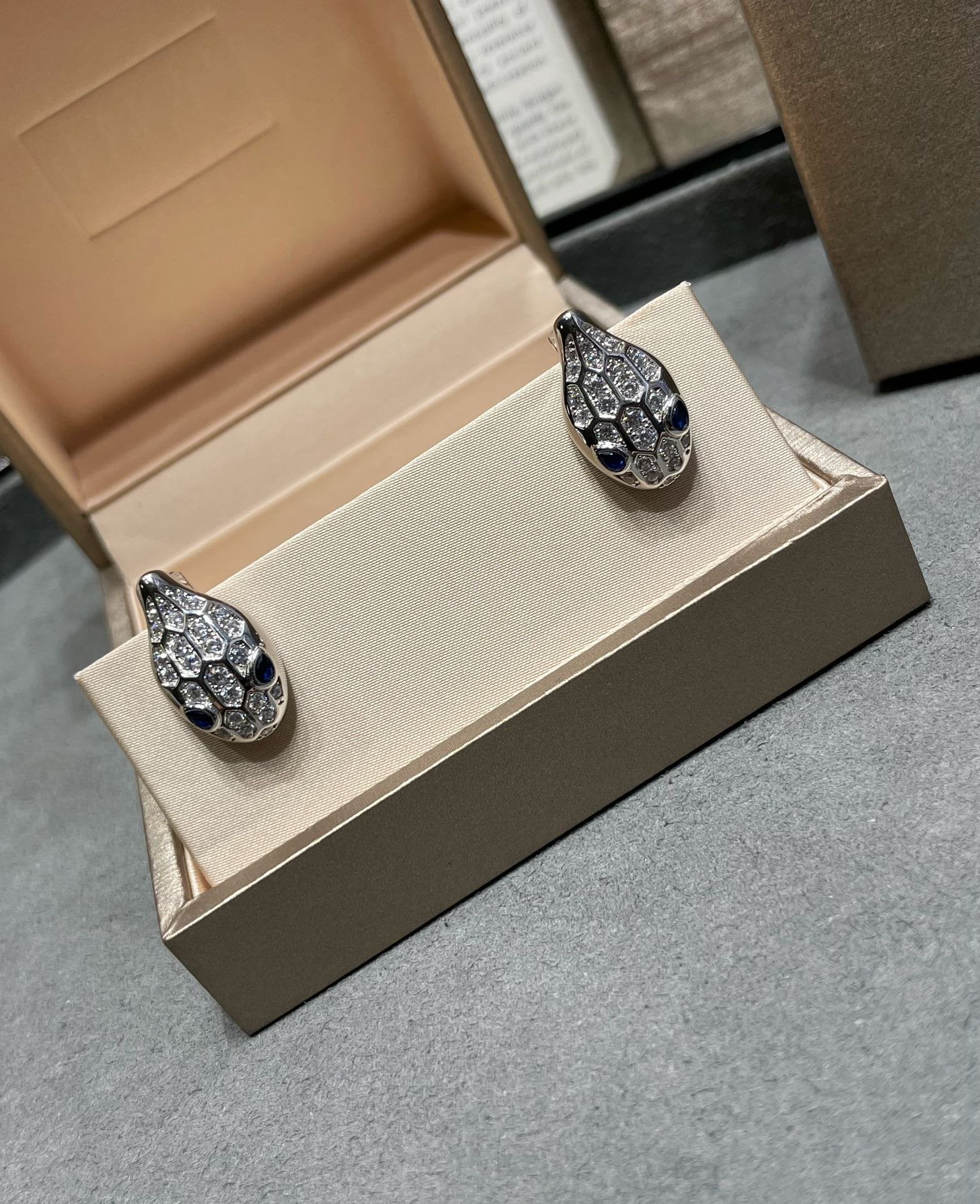 [Bulgari]SERPENT DIAMOND STUD EARRINGS