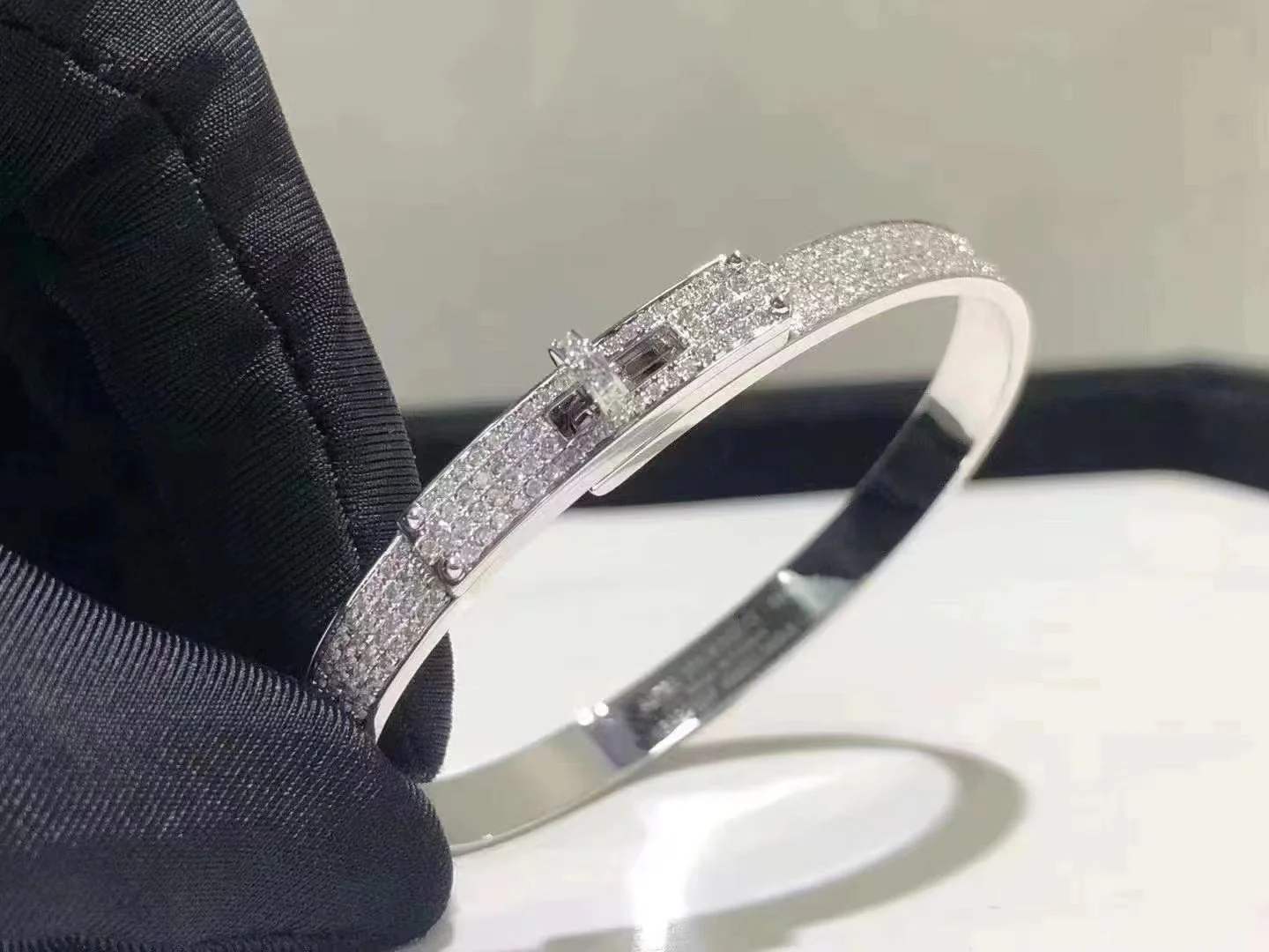 [Hermes]HM KELLY BRACELET IN SILVER AND FULL PAVE DIAMOND