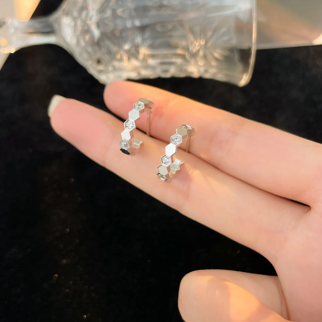 [Chaumet]BEE LOVE DIAMOND HOOP EARRINGS