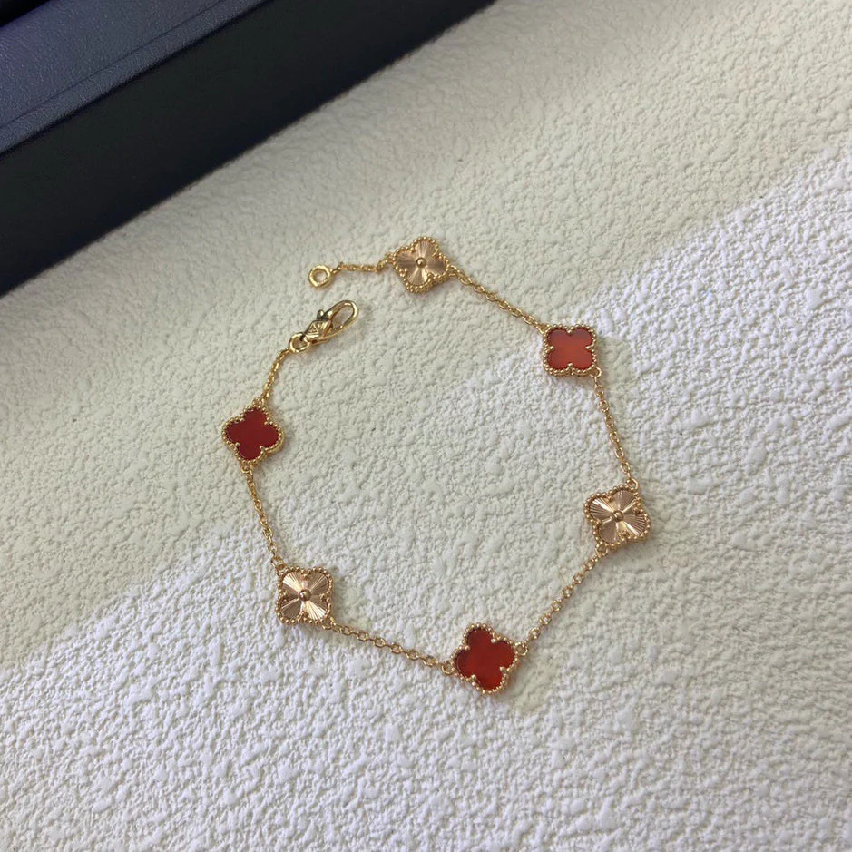 [Van Cleef & Arpels] 6 MOTIF RED AGATE LASER BRACELET