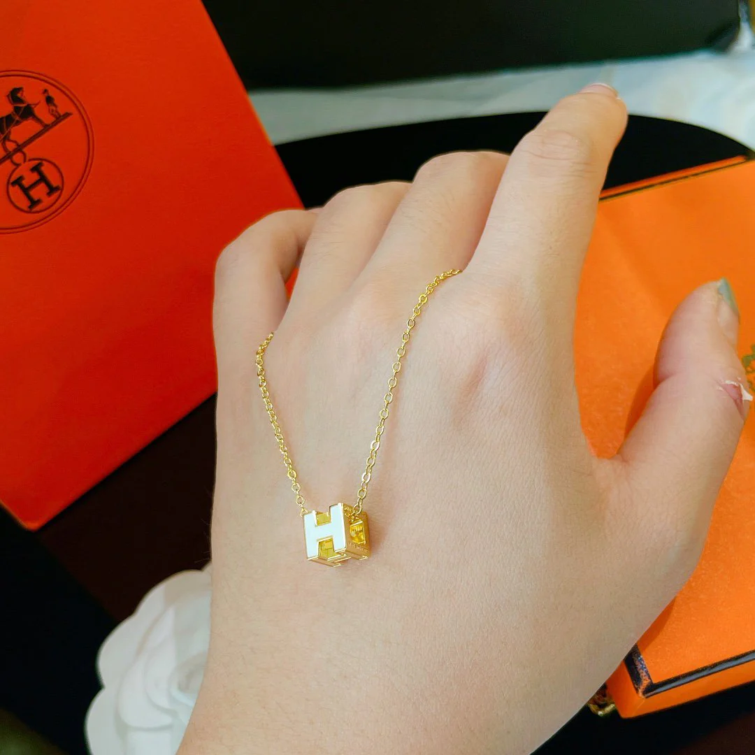 [Hermes]H WHITE SQUARE GOLD NECKLACE