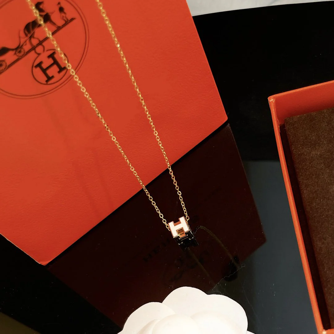 [Hermes]H WHITE SQUARE GOLD NECKLACE