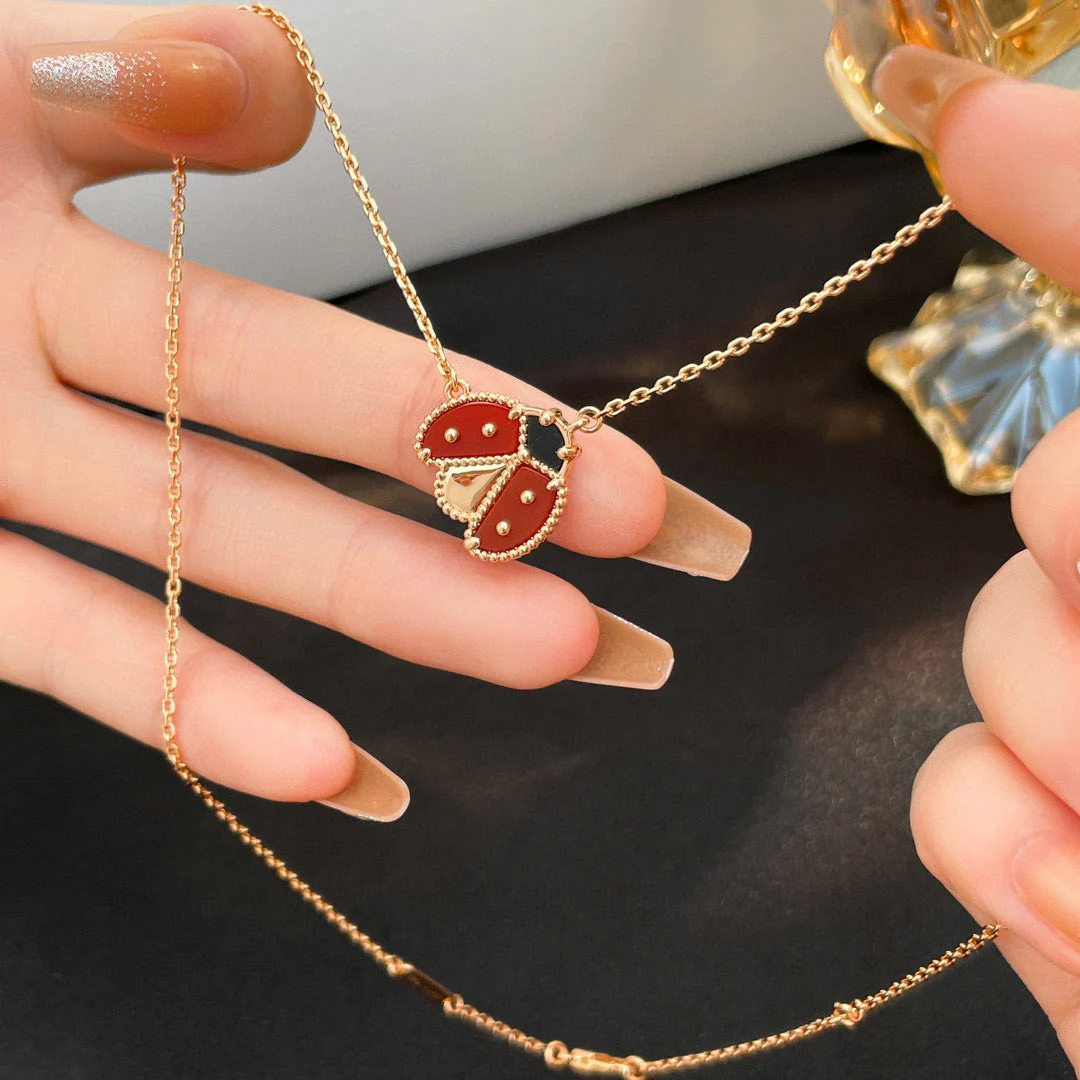 [Van Cleef & Arpels]LUCKY  CARNELIANS LADYBUG NECKLACE