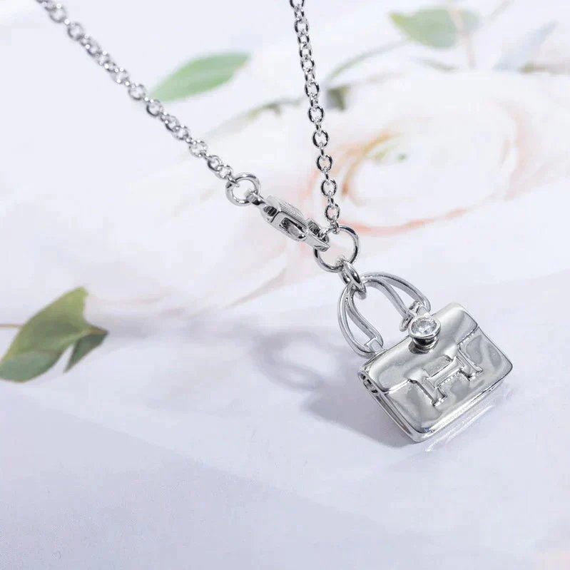 [Hermes]AMULETTE PEDANT SILVER NECKLACE