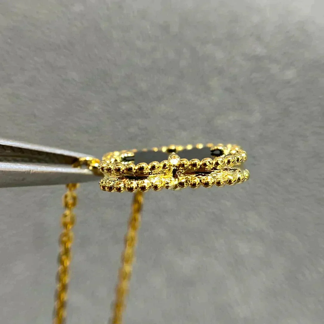 [Van Cleef & Arpels] 15MM BLACK ONYX SINGLE FLOWER NECKLACE