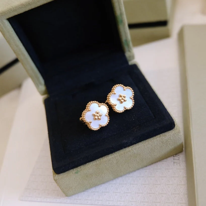 [Van Cleef & Arpels]LUCKY PINK GOLD WHITE MOP EARRINGS