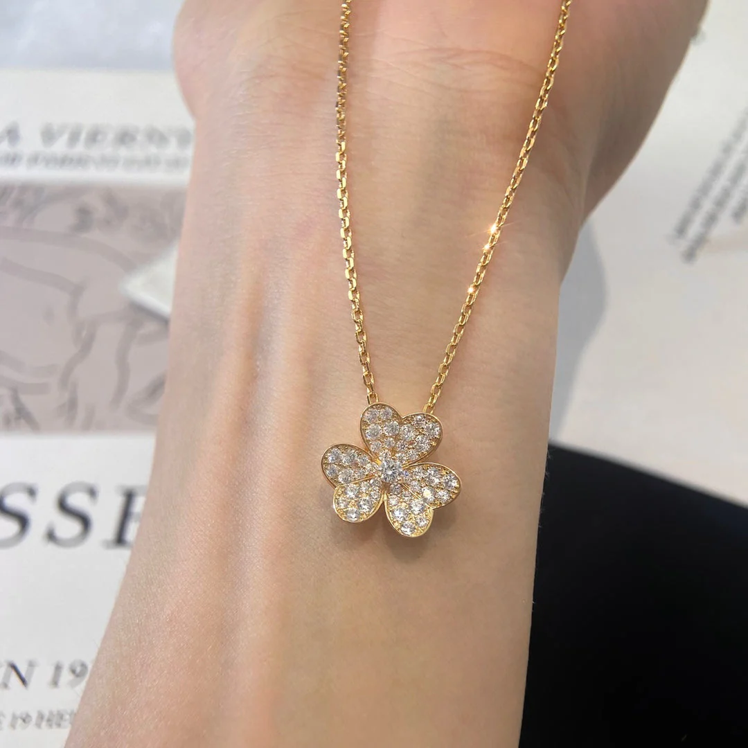 [Van Cleef & Arpels]FLOWER DIAMOND NECKLACE