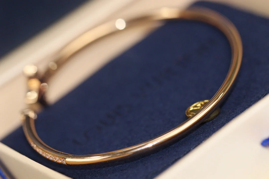 [Louis vuitton]IDYLLE PINK GOLD OPEN BRACELET DIAMOND PAVED