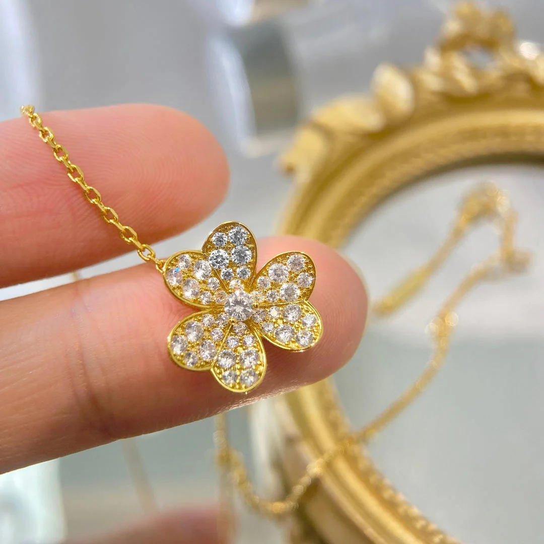 [Van Cleef & Arpels]FLOWER DIAMOND NECKLACE