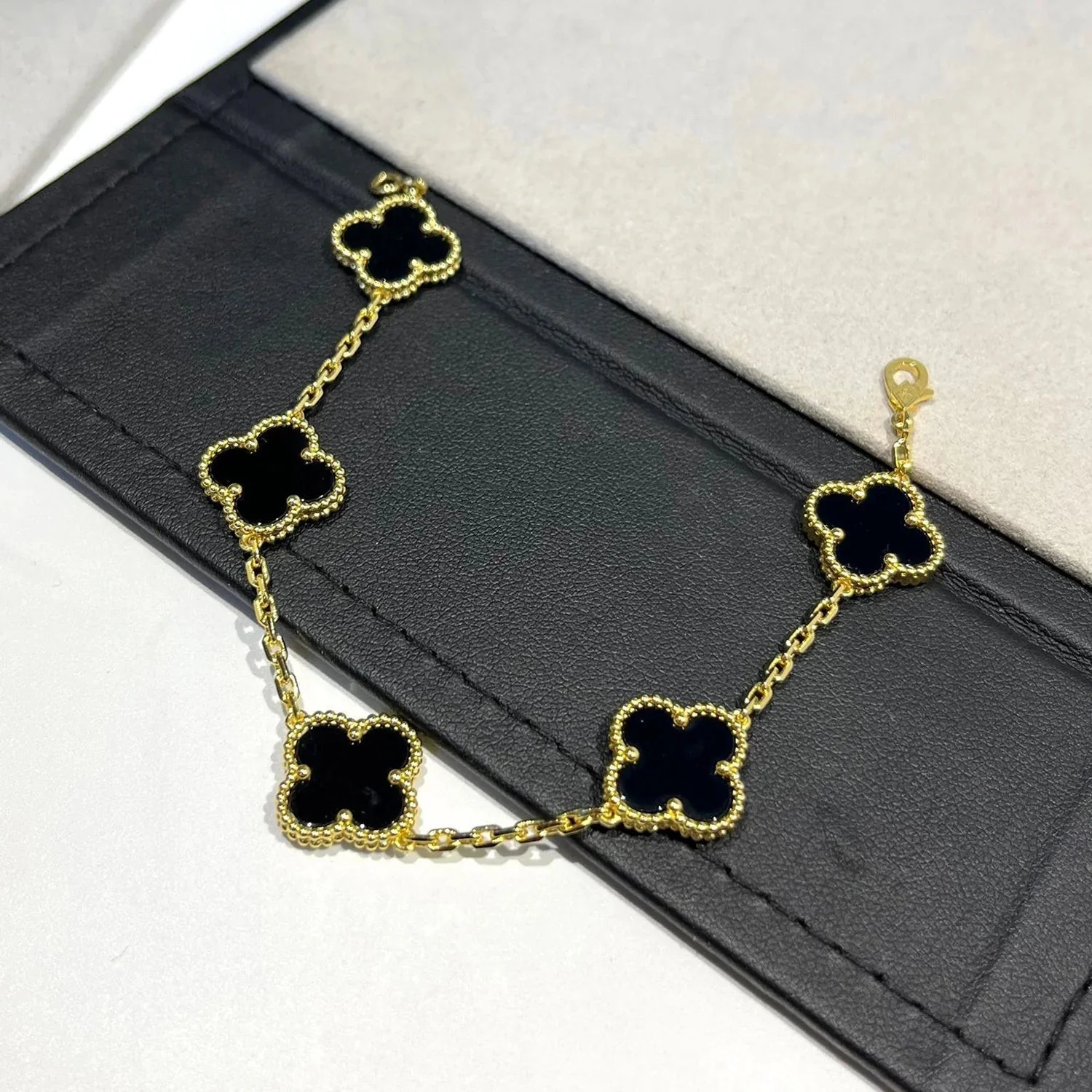 [Van Cleef & Arpels]  5 MOTIFS BLACK ONYX BRACELET
