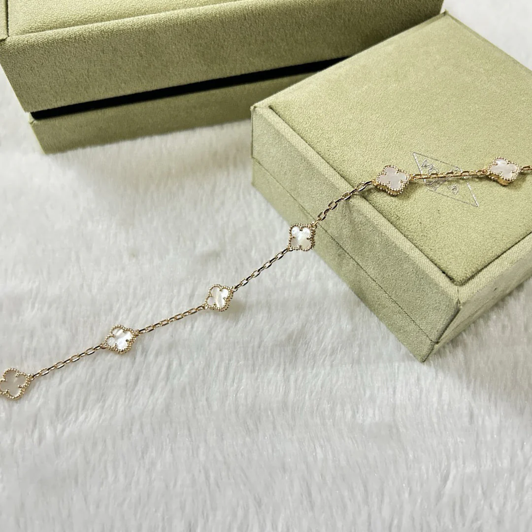 [Van Cleef & Arpels] 6 MOTIF WHITE MOP BRACELET