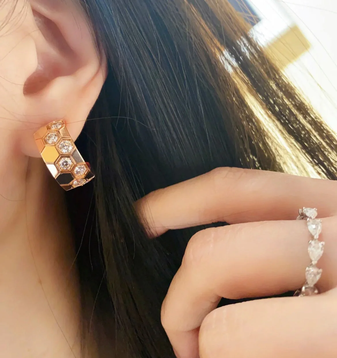 [Chaumet]BEE LOVE DIAMOND HOOP EARRINGS
