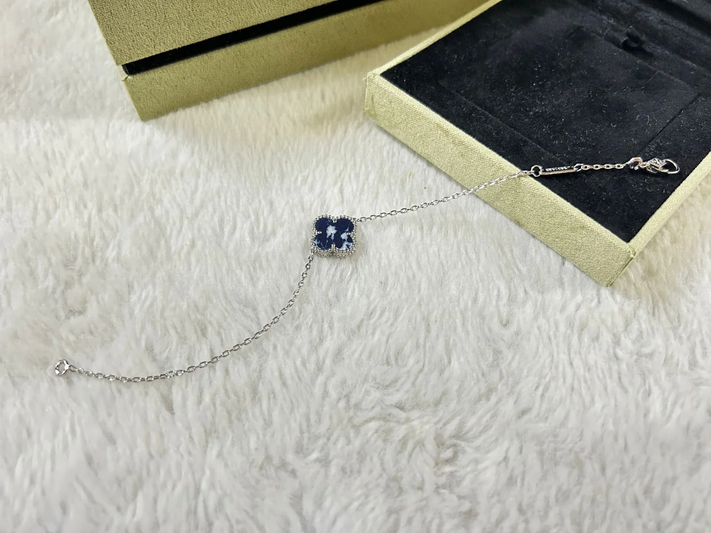 [Van Cleef & Arpels] 1 MOTIF PIETERSITE BRACELET