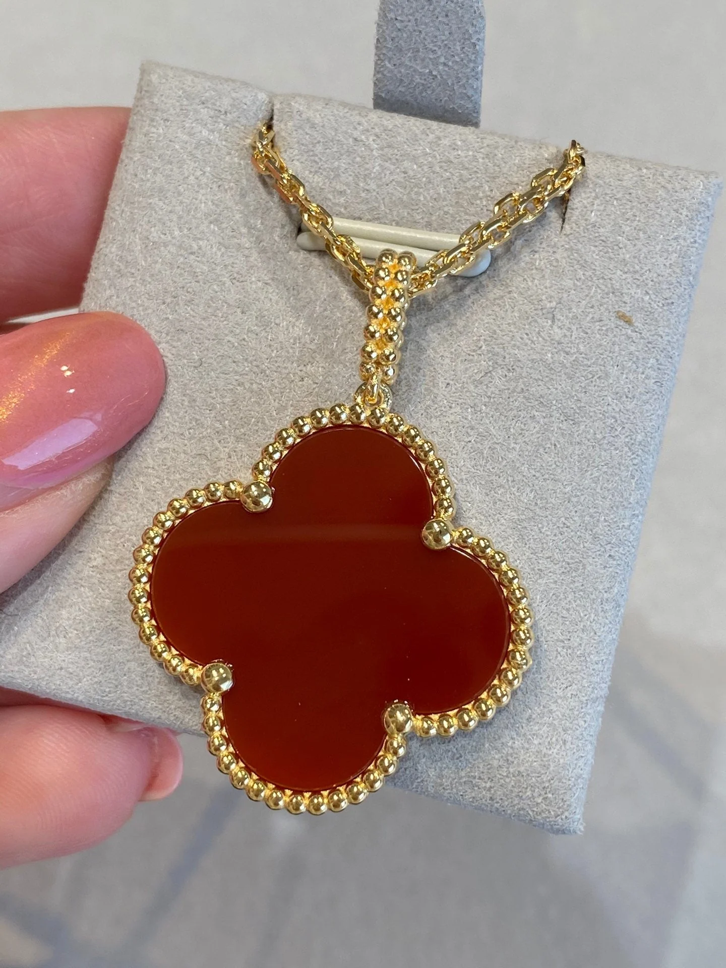 [Van Cleef & Arpels] 25MM NECKLACE GOLD CARNELIAN