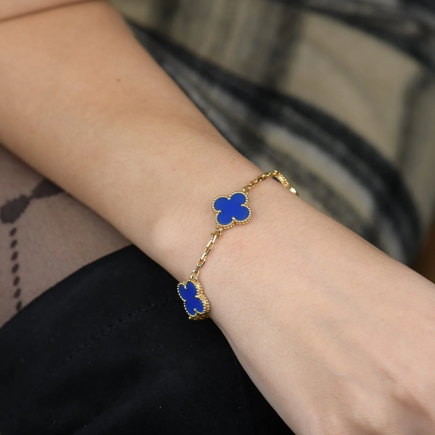 [Van Cleef & Arpels] 5 MOTIFS BLUE AGATE BRACELET