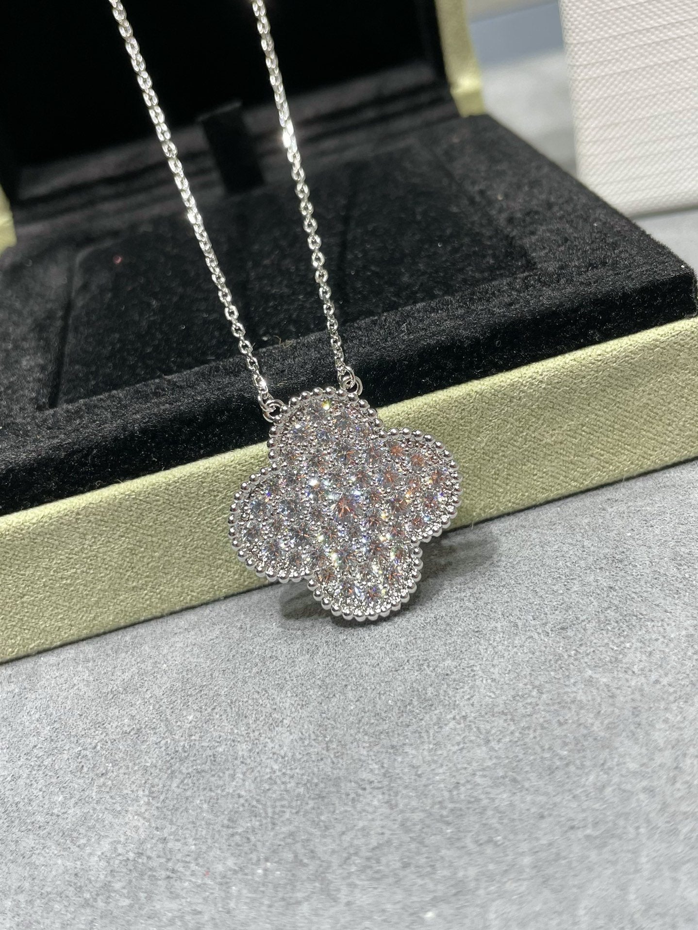 [Van Cleef & Arpels] 25MM LARGE PENDANT DIAMOND PAVED SILVER NECKLACE